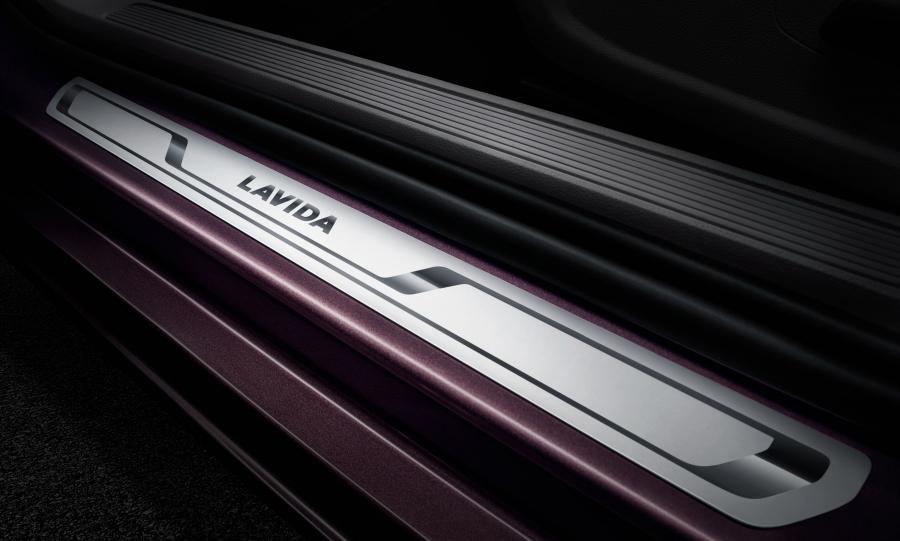 Логотип Volkswagen Lavida Plus 2018 года  (фото 21 из 37)